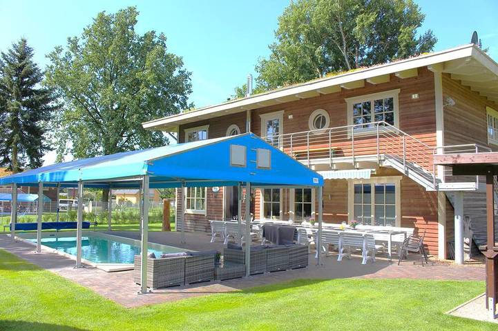 Ferienhaus für 22 Personen, mit Garten und Sauna in Petershagen/Eggersdorf