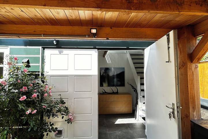 Peaceful apartment in  city farmhouse in Heiloo perfect for relaxing stay in Heiloo, Noord-Holland - Nordseeküste