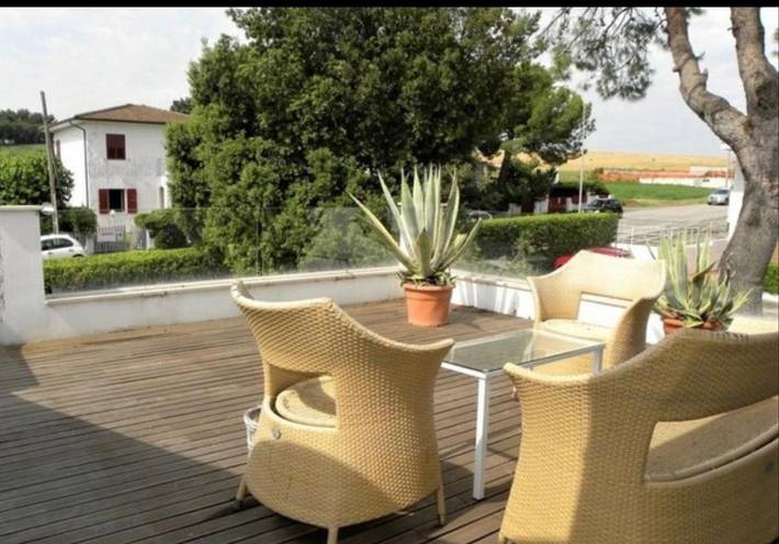 Villa per 14 persone, con Balcone e Idromassaggio nonché Terrazza e Giardino a Marcelli