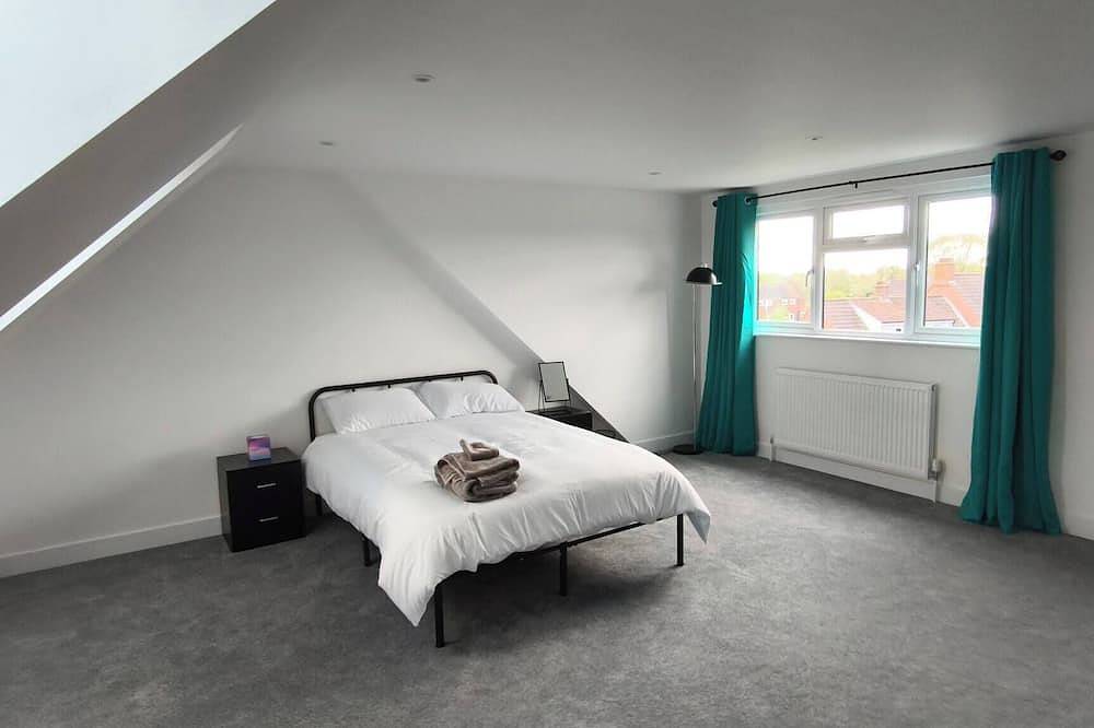 Großes Doppelzimmer mit eigenem Bad in einem schönen neuen Zuhause in Chelmsford, Essex
