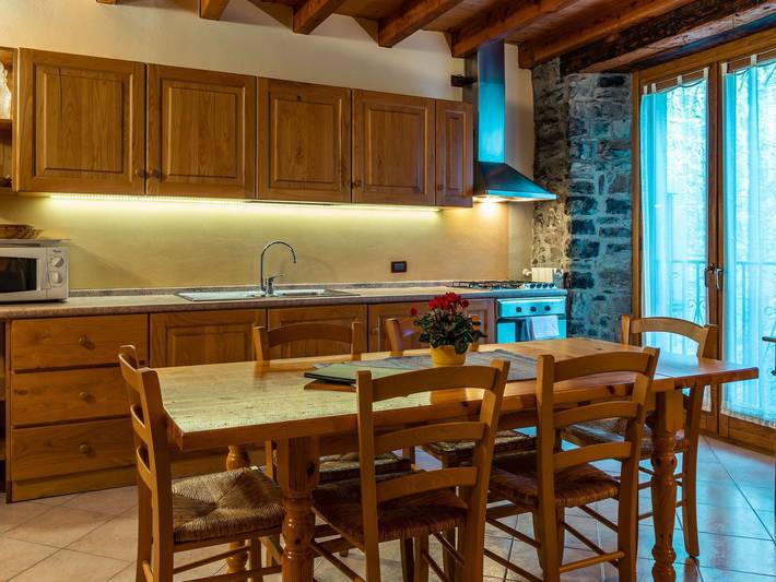 Appartamento intero, Dreistöckiges Apartment in einem historischen Gebäude in Riva di Solto, Comune di Riva di Solto