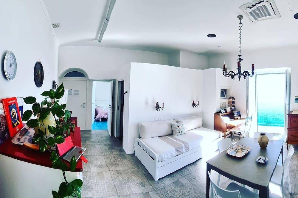 Ganze Wohnung, 2 Bed Flat - Sleeps 4 - Parking - Wifi in Castiglione, Sorrento Coast