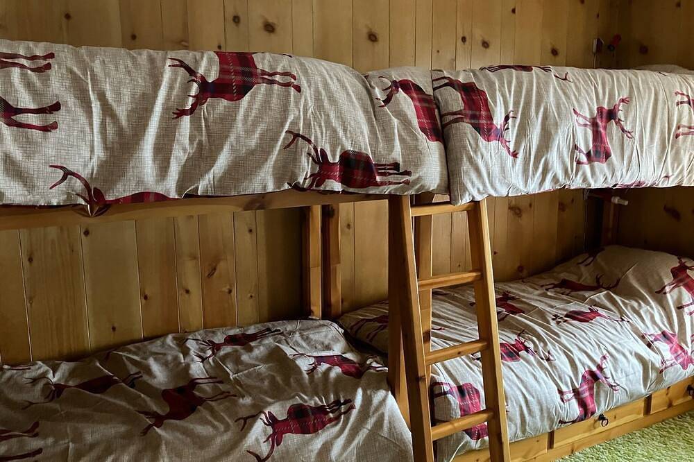 Entire apartment, Beautiful cosy penthouse ski apartment in La Thuile Aosta Valley. Pet friendly in La Thuile (town), La Thuile