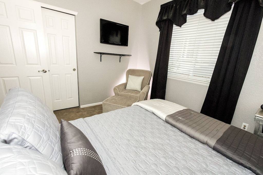 Traumhaus mit Media & Game Room, Stone Patio & Professional Grill, 6 Schlafzimmer! in Centennial, Arapahoe County