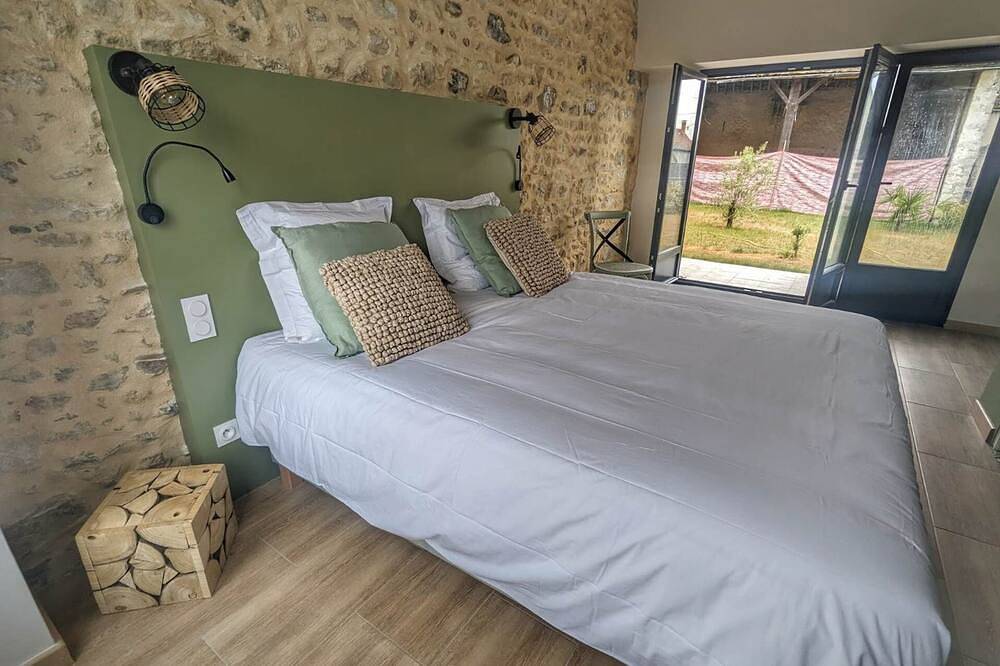 Chambre sur Jardin Avec Jacuzzi Privatif L'été et Terrasse in Treuzy-Levelay, Seine-et-Marne