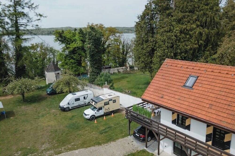 Entire apartment, Haus am See mit Sonnenterrasse für 8 Gäste in Herrsching am Ammersee (City), Herrsching am Ammersee