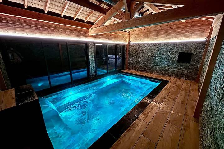 Maison de vacances pour 23 personnes, avec Balcon ainsi que Jacuzzi et Jardin