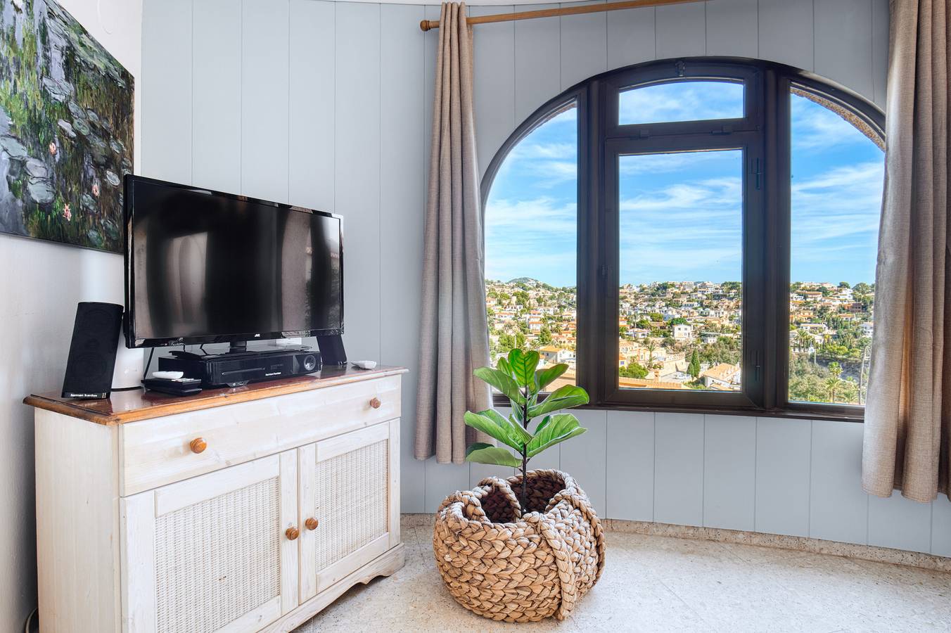 Apartamento entero, Apartamento Vacacional "Charissa" con Vistas al Mar, Piscina Compartida y Wi-Fi in Maryvilla, Costa Blanca