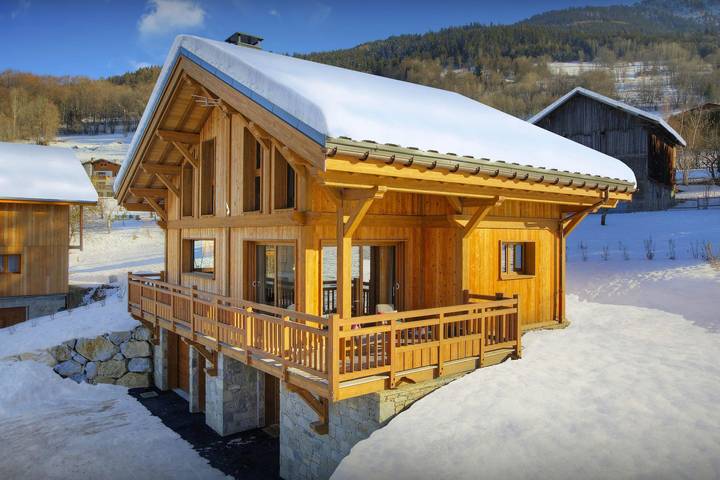 Gîte pour 10 personnes, avec Balcon et Terrasse ainsi que Jardin et Sauna dans Doucy-Combelouvière
