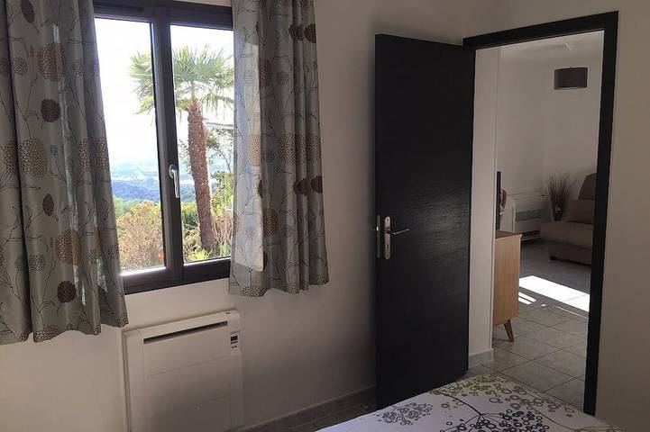 Location de vacances pour 4 personnes, avec piscine ainsi que jardin et terrasse à Eccica-Suarella - 3