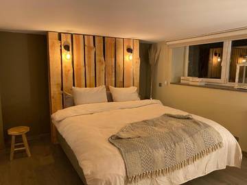 Gîte pour 2 personnes, avec terrasse et vue ainsi que jardin et piscine à Chaudfontaine