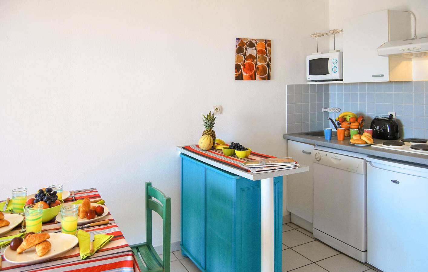 Ganze Ferienwohnung, Poolside Getaway mit Parkplatz & TV, 500m zum Strand in La Côte Vermeille, Cerbère