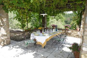 Villa for 10 Guests in Lucca, Lucca Province, Picture 3