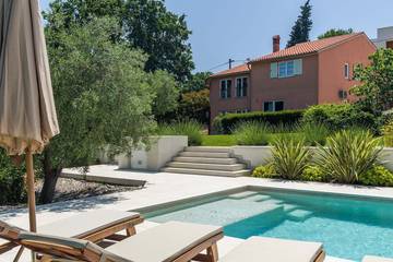 Villa für 12 Personen, mit Pool und Balkon sowie Garten in Medulin