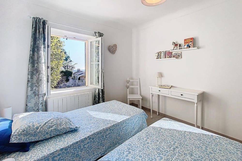 Nugget! Modern village house, Jacuzzi-garden with exceptional view in Cabris, Cannes region