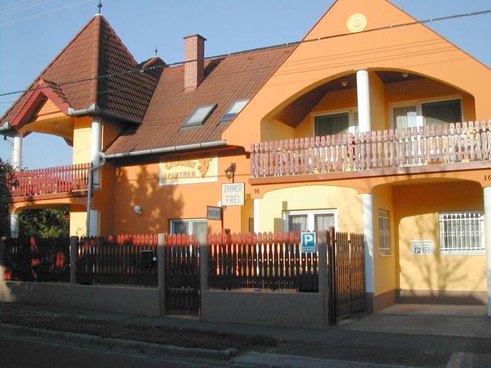 Ferienwohnung für 2 Personen, mit Balkon und Terrasse sowie Ausblick in Heviz