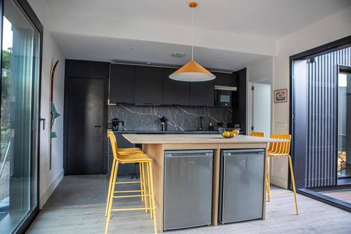 Chalet para 8 personas, con jardín además de vistas al lago y vistas, Se admiten mascotas en Cuenca del Alberche - 3