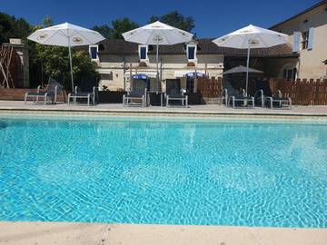 Gîte pour 18 personnes, avec jardin et piscine, animaux acceptés à Vieux-Mareuil
