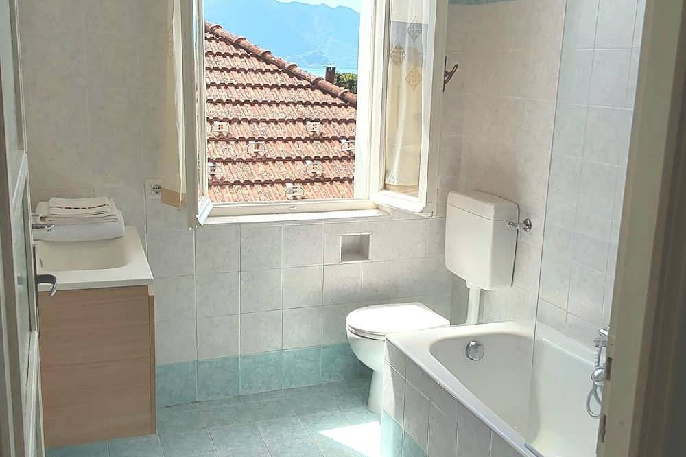 Ganze Wohnung, 2-Zimmer-Wohnung mit 3 Balkonen und fantastischer Seesicht in Cannero, Cannero Riviera