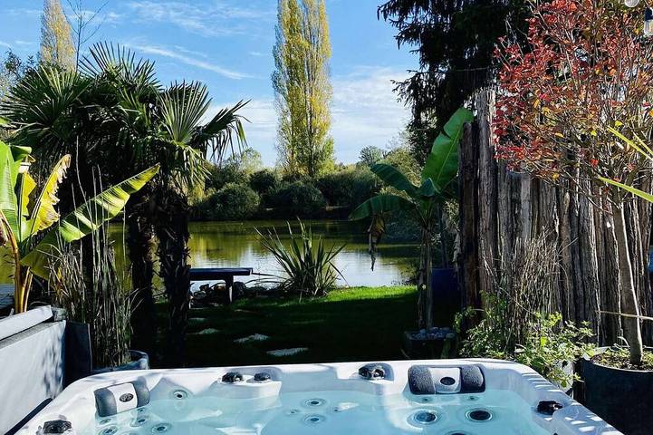 Gîte pour 4 personnes, avec jardin ainsi que jacuzzi et terrasse
