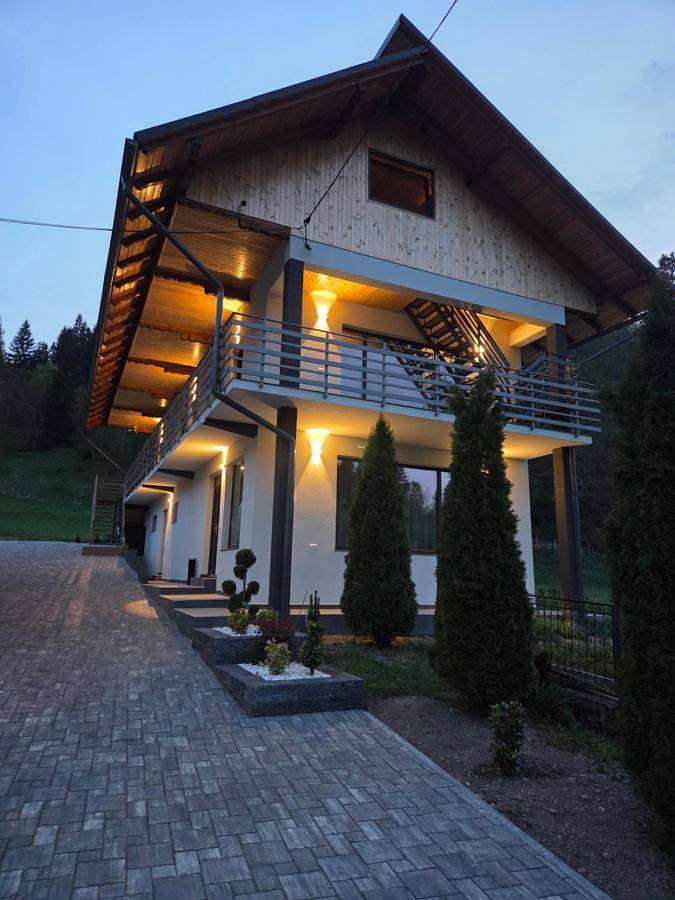 Maison d’hôte pour 4 personnes, avec Terrasse et Jacuzzi ainsi que Jardin et Piscine