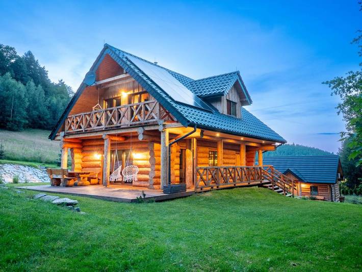 Dom dla 10 osób, z balkon i sauna oraz jacuzzi w Zachełmie