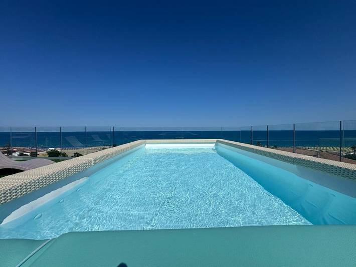 Appartamento per 4 persone, con balcone e idromassaggio nonché piscina a Cirò Marina