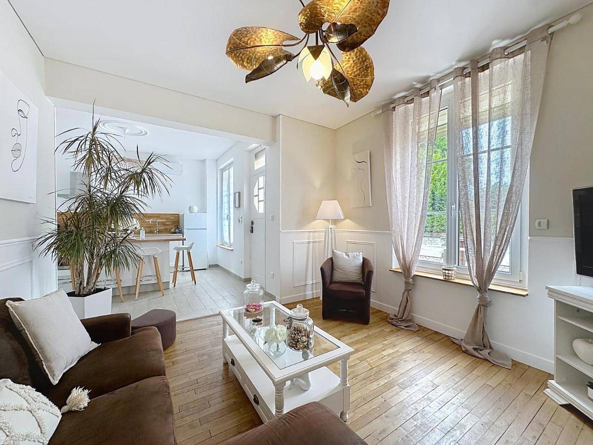 Charmante maison 2 chambres avec cour et jardin in Sainte-Savine, Aube