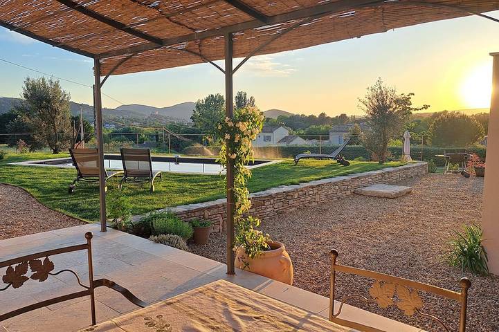 Location de vacances pour 6 personnes, avec balcon et jardin à Saint-Marcellin-lès-Vaison