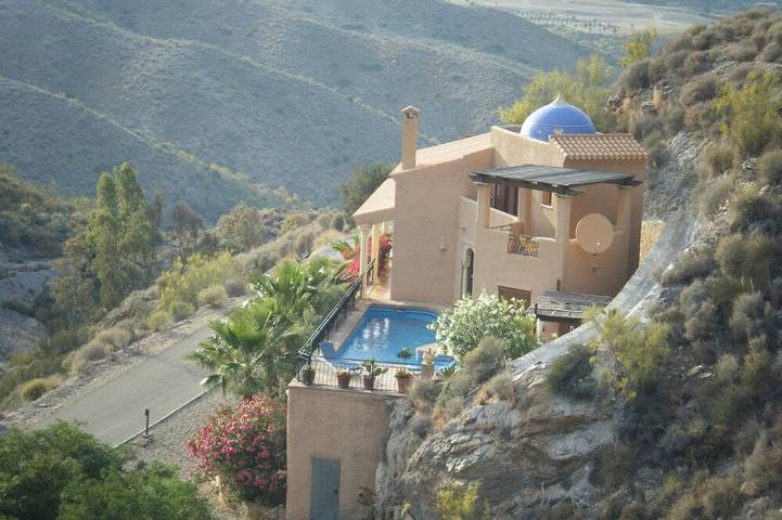 Villa pour 6 personnes, avec balcon ainsi que jardin et jacuzzi - 1