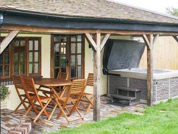 Log Cabin for 5 People in Little Malvern, Worcestershire, Photo 1