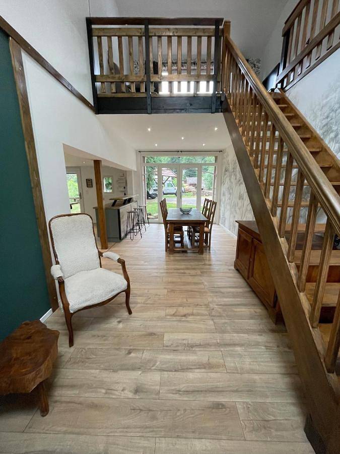 Location de vacances pour 4 personnes, avec Terrasse ainsi que Jardin et Vue à La Houssière