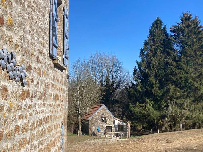 Location de vacances pour 3 personnes, avec Terrasse ainsi que Jardin et Vue à Chaulieu - 2