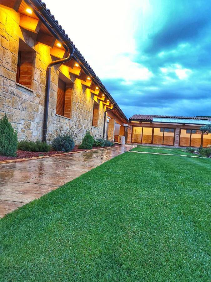 Chalet para 16 personas, con jardín además de vistas y piscina en Comunidad de Calatayud