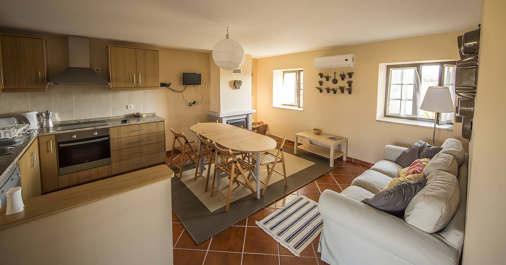 Apartamento inteiro, Apartamento 'Saqa Organic Farm' com Vista Montanha, Wi-Fi e Ar Condicionado in Peraboa, Serra da Estrela