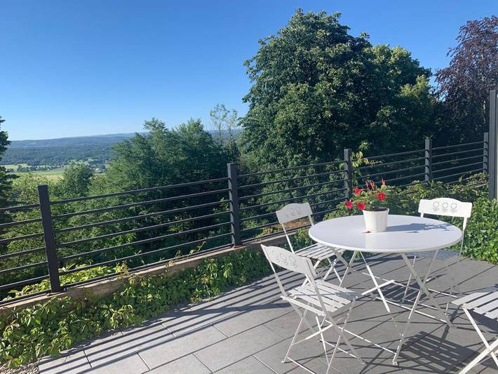 Location de vacances pour 4 personnes, avec Balcon et Terrasse ainsi que Jardin et Vue à Fontain