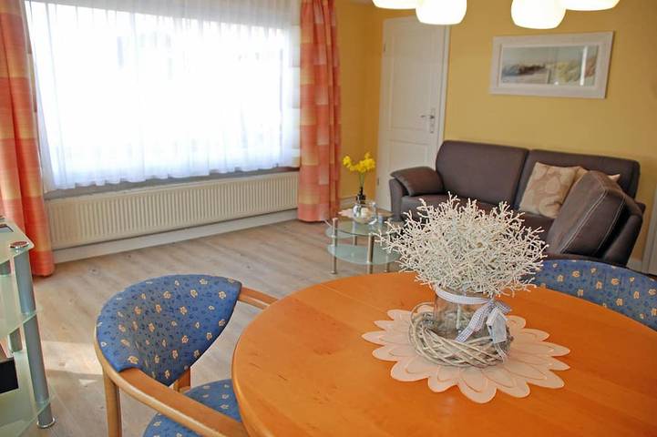 Appartement de vacances element Neuensiener See - appartements de vacances avec toit de chaume et vue sur le lac in Seedorf (Sellin), Sellin
