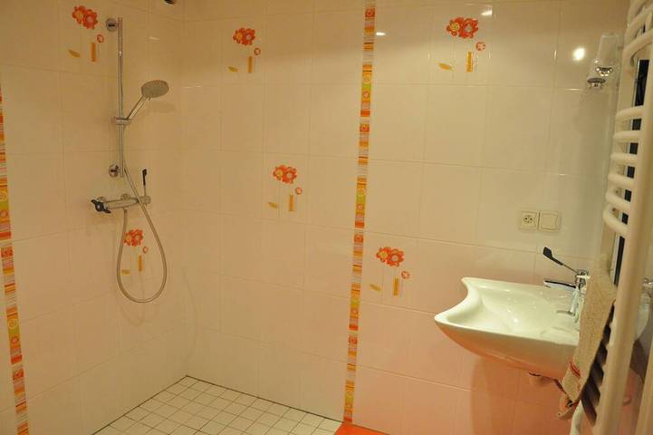 Gîte pour 3 personnes, avec jardin à Queige - 2