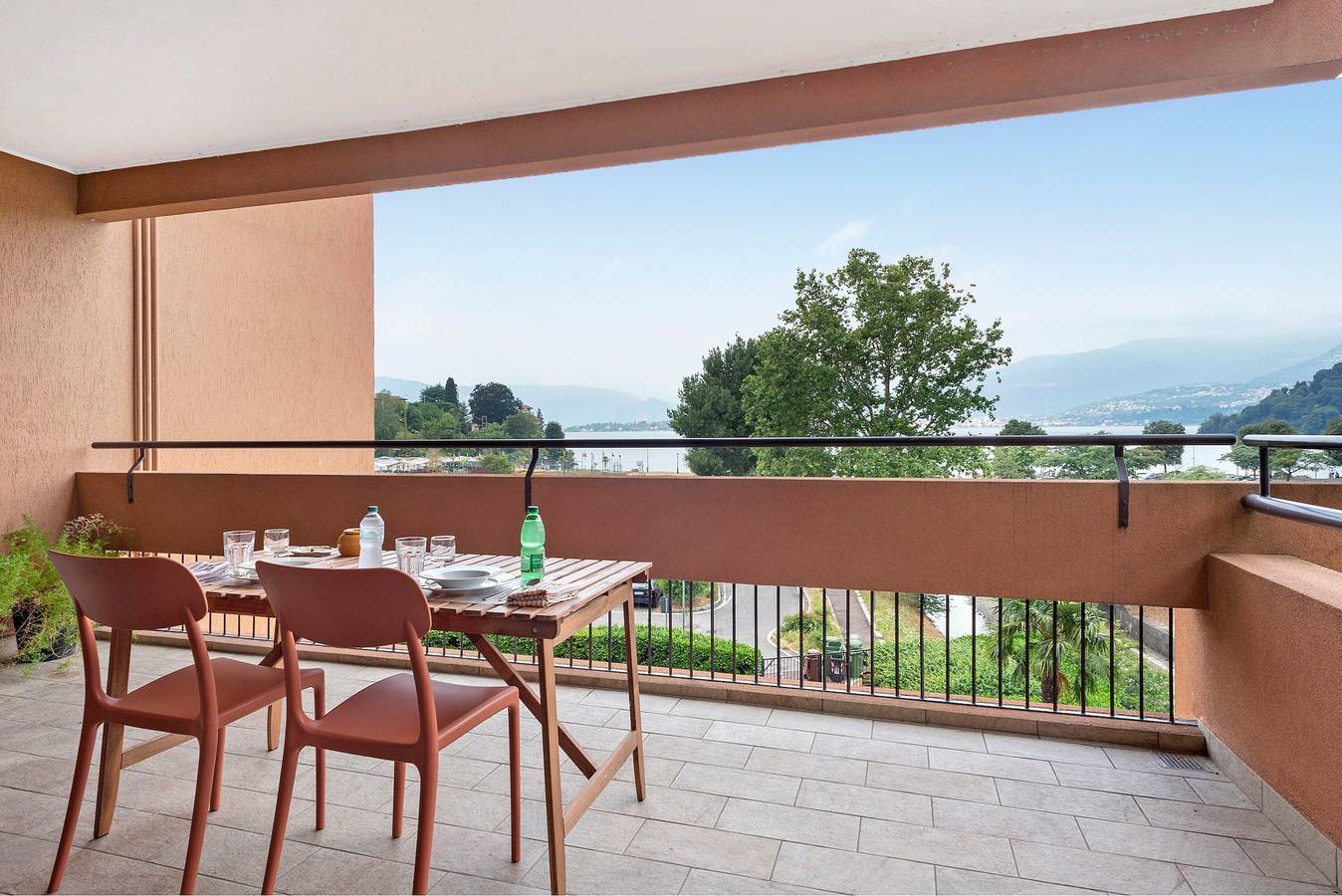 Ganze Wohnung, Apartment „L'Oca Del Lago Lakeview“ mit Seeblick, privater Terrasse und Wlan in Laveno, Laveno-Mombello