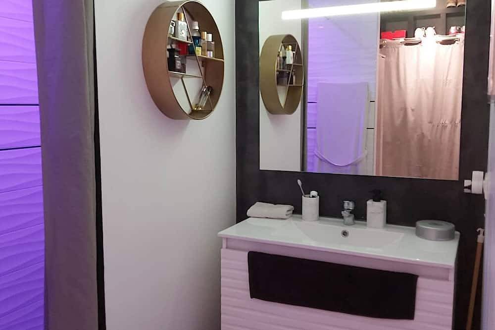 Entire apartment, The Chapel of Hercules in Chatuzange-le-Goubet, Valence region