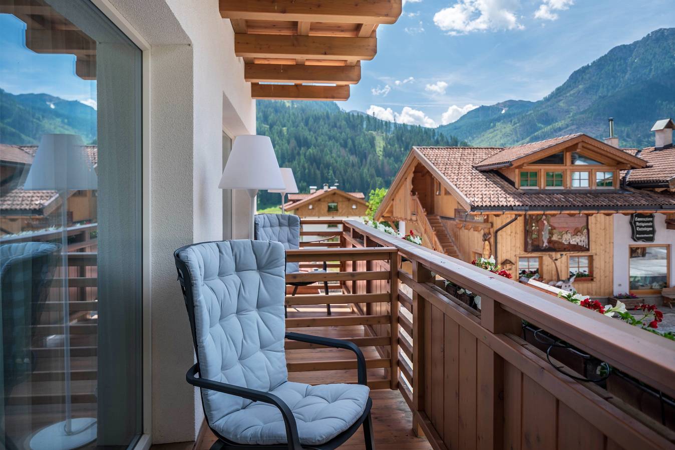 Appartamento intero, Appartamento 'Wellness Alpino Con Minispa' con vista sulle montagne, terrazza condivisa e Wi-Fi in Soraga, Dolomiti Superski