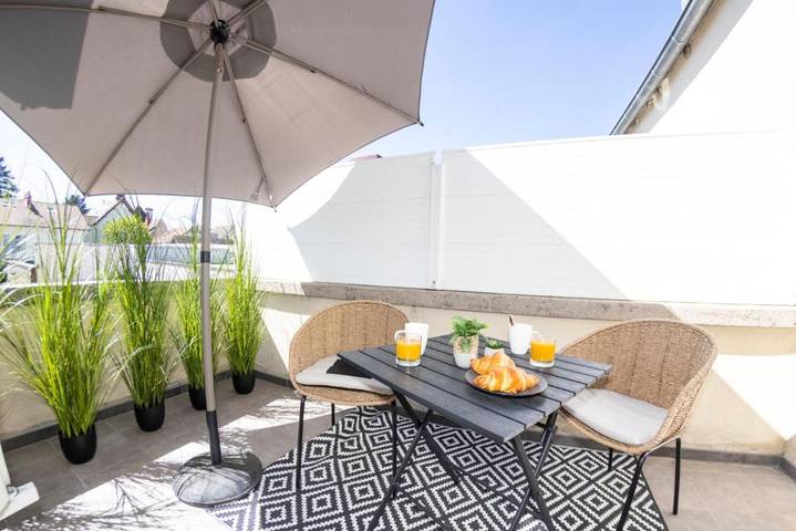 Gîte pour 2 personnes, avec jacuzzi ainsi que sauna et terrasse à Dole