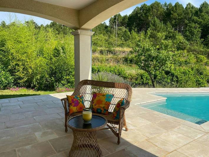 Location de vacances pour 6 personnes, avec piscine ainsi que terrasse et jardin à Les Salelles - 4