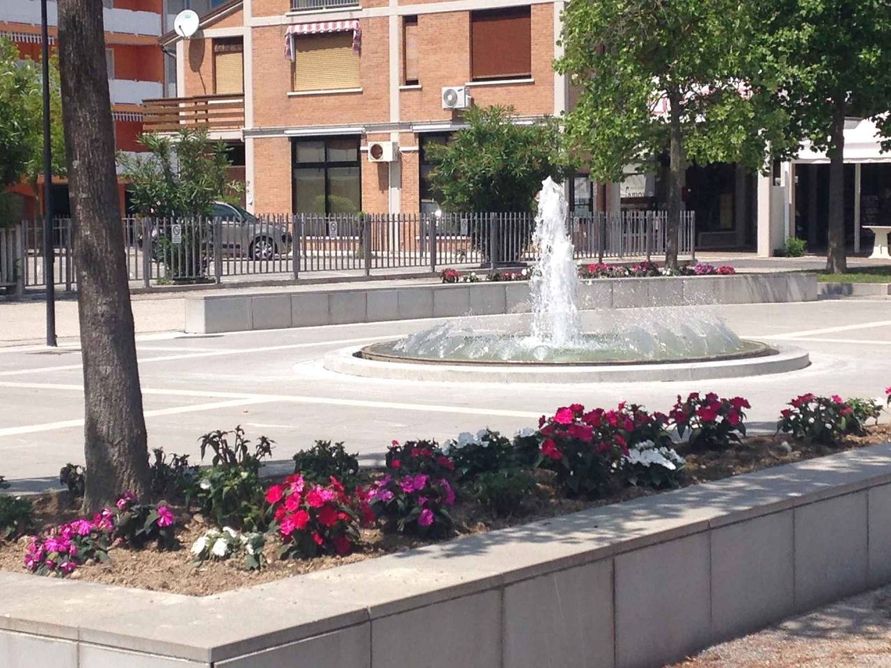 Hel ferieleilighet, Holiday apartment with pool and view of the beach in Porto Santa Margherita, Caorle