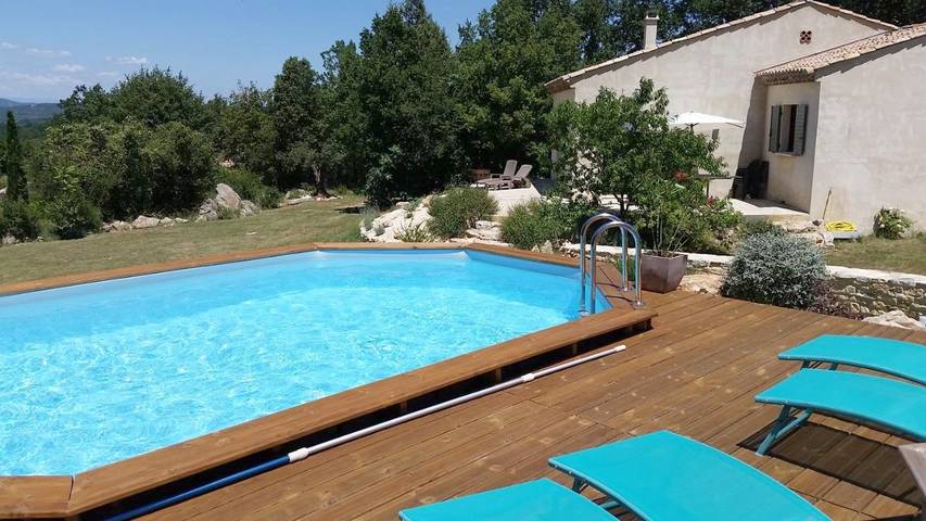 Location de vacances pour 6 personnes, avec piscine ainsi que vue et jardin à Saint-Privat-de-Champclos - 2