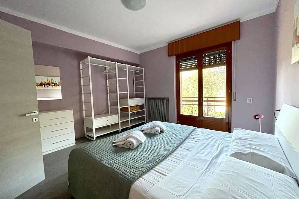 Ganze Wohnung, Große und helle Wohnung, Parkplätze und eine Terrasse mit Seeblick in Castelletto di Brenzone, Brenzone