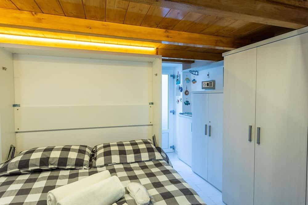 Entire apartment, Beautiful apartment for 3 people with A/C, Wifi, Tv, patio and parking in Minori, Amalfi Coast