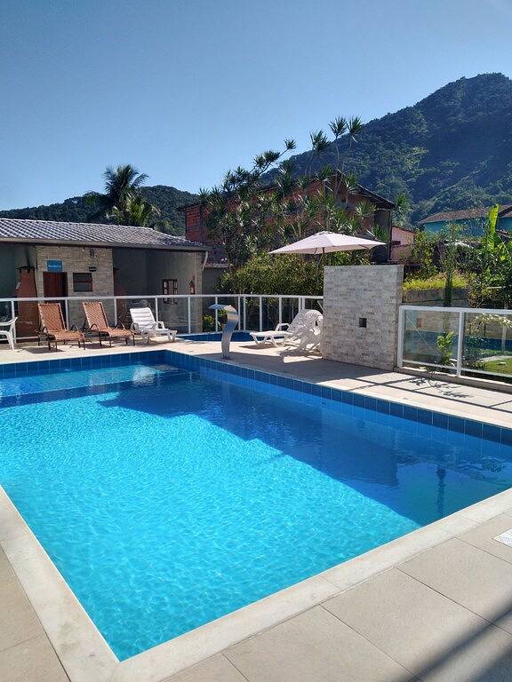 Ganze Wohnung, Apartment mit 2 Schlafzimmern, möbliert mit Pool, in der Nähe von Martim de Sá. in Caraguatatuba, Região Metropolitana do Vale do Paraíba e Litoral Norte