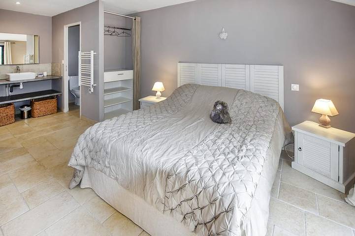 Location de vacances pour 2 personnes, avec jardin à La Roque-sur-Pernes - 2