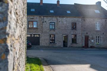 Gîte pour 8 personnes, avec jardin et vue, animaux acceptés dans Foy-Notre-Dame